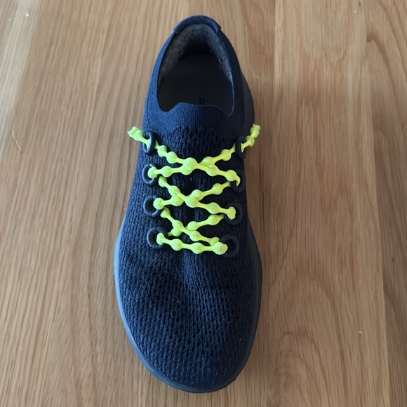 Women’s Navy Blue Allbirds Tree Dasher! - Picture 2 of 6